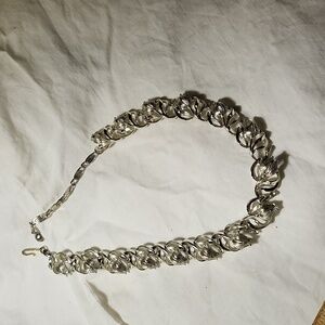 Lisner vintage floral design chain necklace